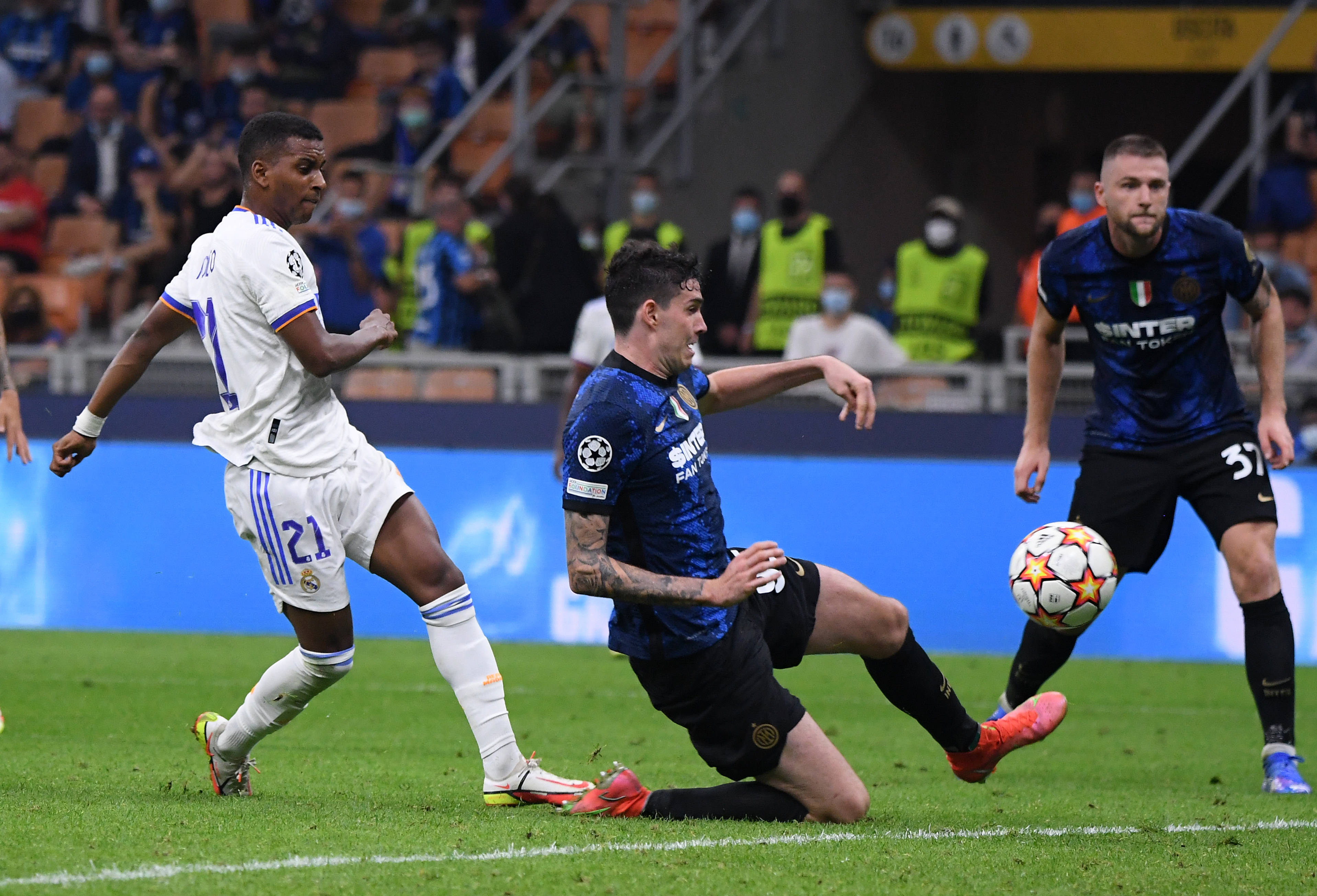 詹姆斯17投4中，纪录被终结，险成输球罪人，最后一传将功补过